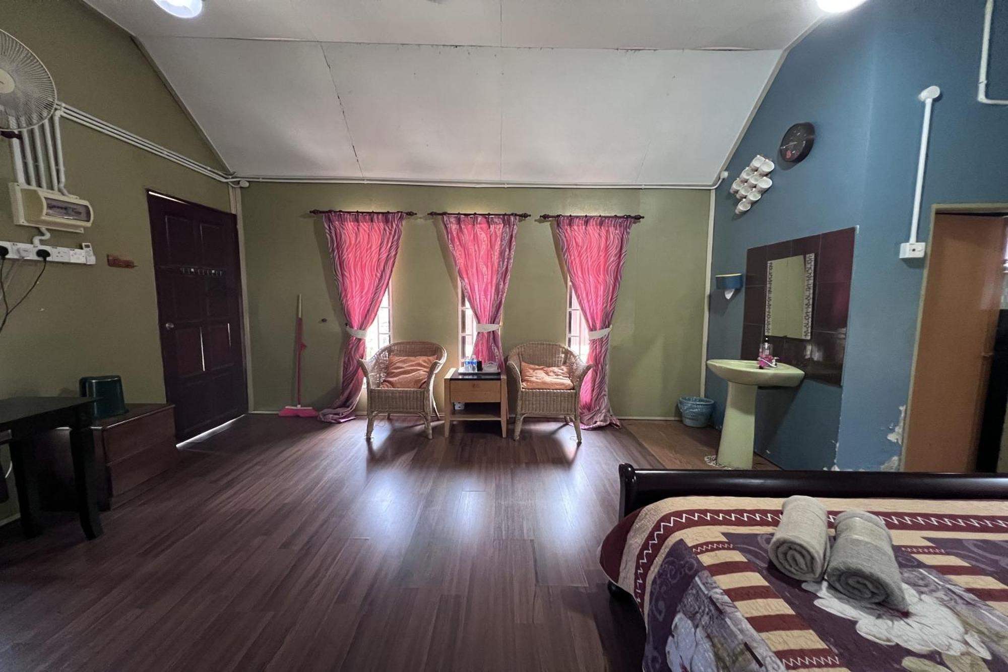 Nurbayu Chalet, Kemaman Куантан Екстериор снимка